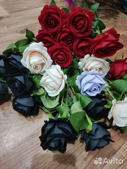 Искусственные цветы на кладбище