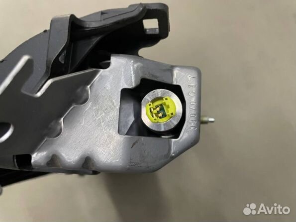 Toyota RAV4 ха50 безопасность в колени