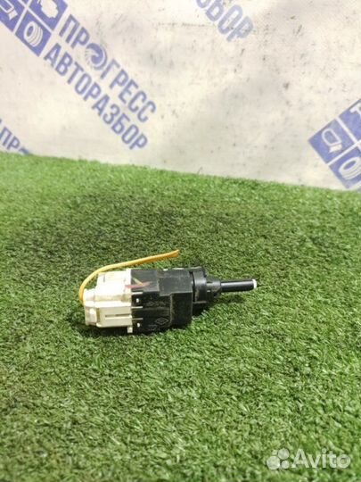 Выключатель стоп-сигнала (Лягушка) Renault Sandero