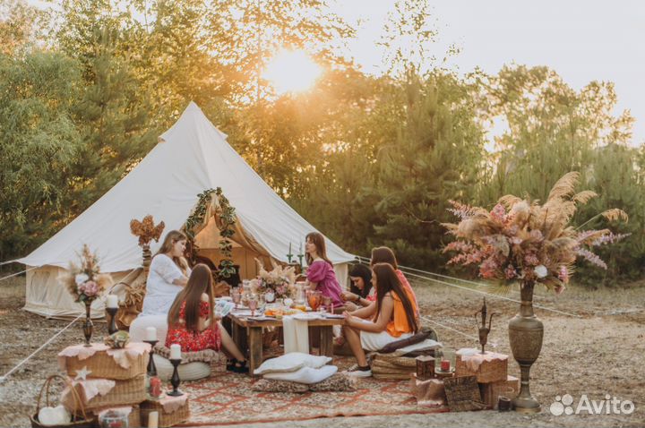 Романтическое свидание в шатре на природе