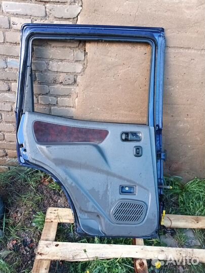 Дверь задняя левая nissan terrano