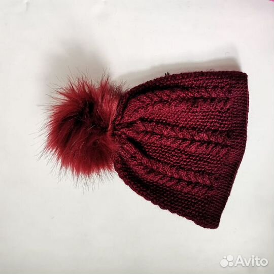 Красивая вязаная шапка ажурным узором, новая