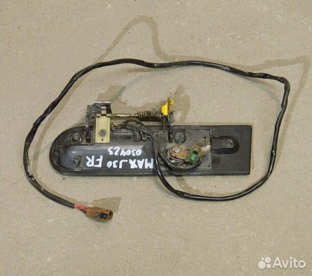 Ручка двери перед. правой наружная Maxima J30