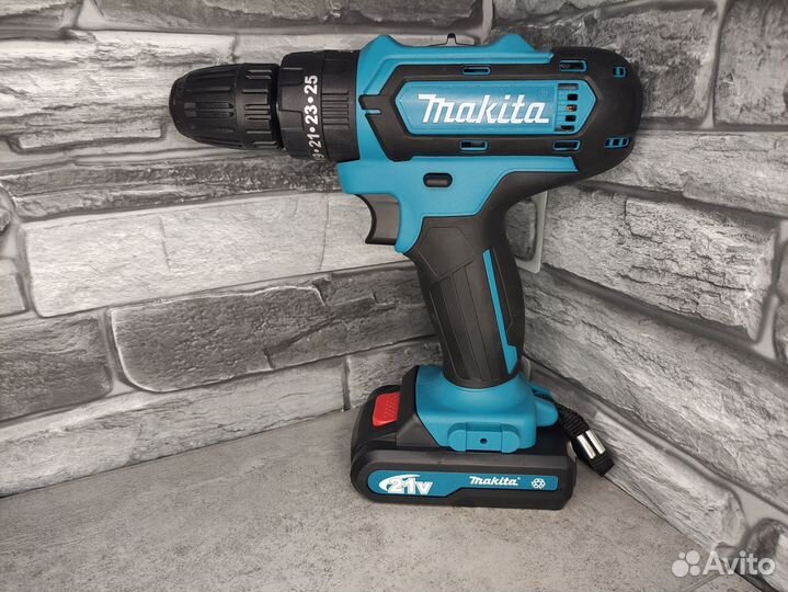 Шуруповерт Makita c оснасткой