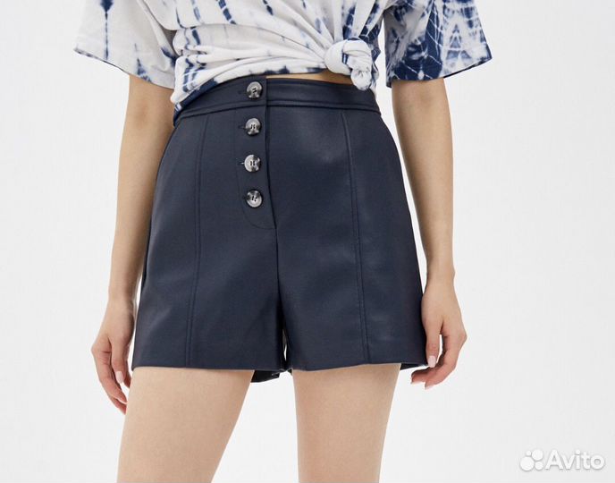 Синие кожаные шорты