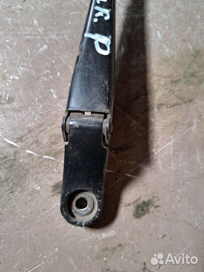 Поводок дворников правый Skoda Fabia