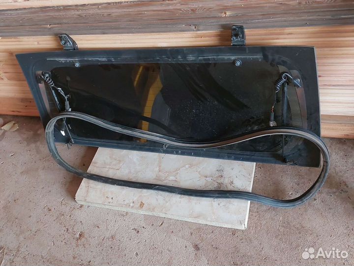 Стекло заднее