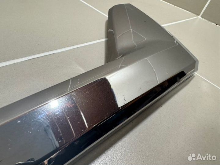 Накладка левая Toyota Land Cruiser 200 2015-2020