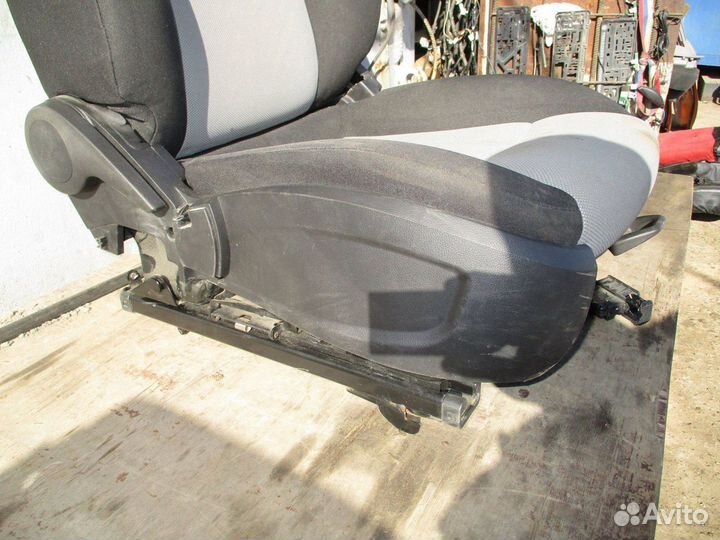 Сиденье переднее правое Chevrolet Cruze (J300)