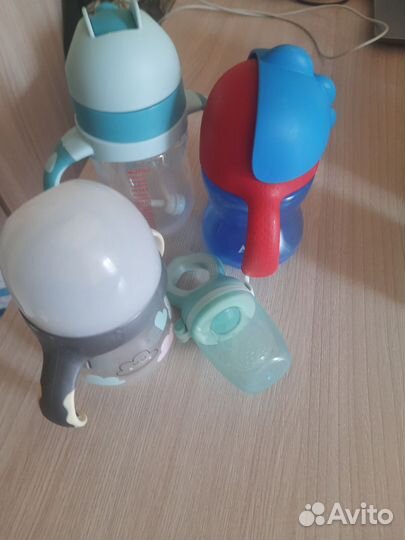 Бутылочки для кормления и подогреватель