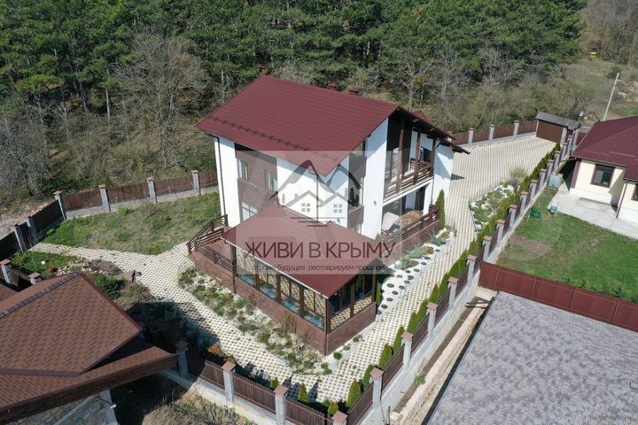 Дом 288,3 м² на участке 9,6 сот.