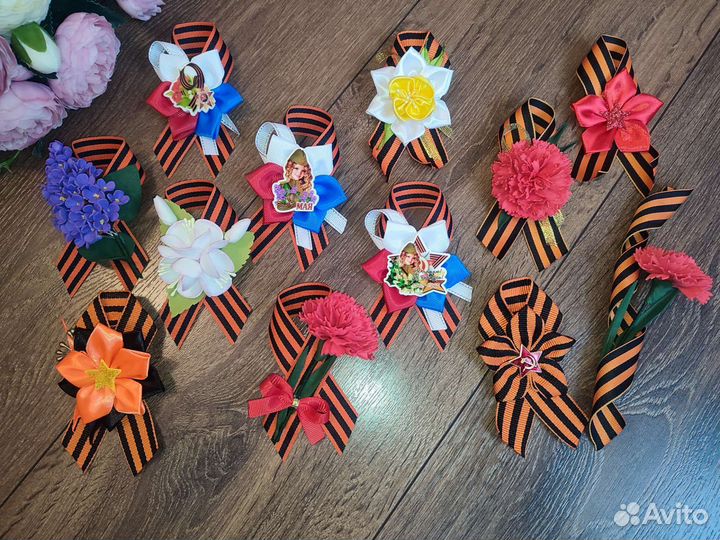 Брошь-значок из георгиевской ленты