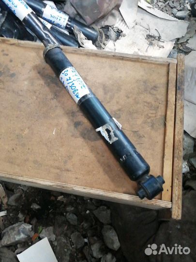 Стойка амортизатора задняя Пежо 307 Peugeot 307