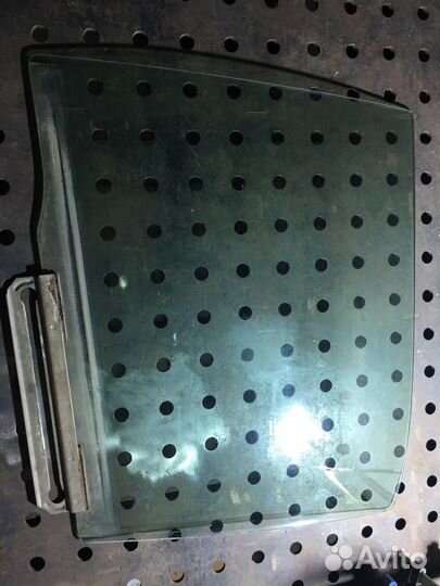 Продам стёкла (задних дверей) Mazda Familia