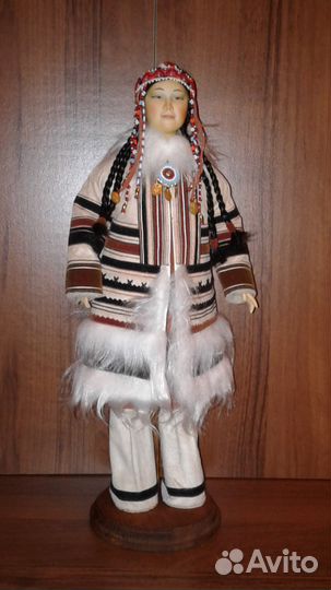 Коллекционная фарфоровая кукла