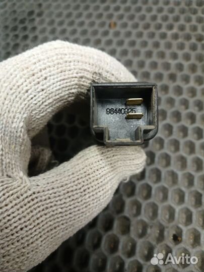 Датчик стоп сигнала Chevrolet Spark M200