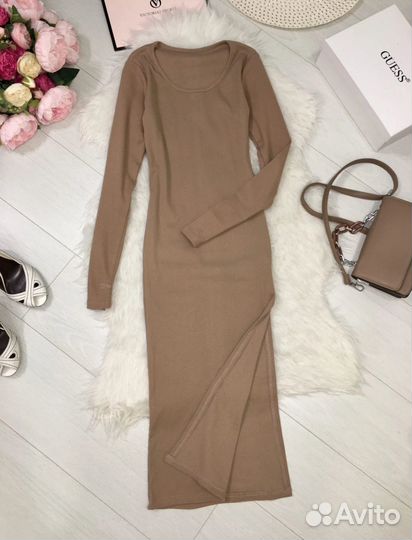 Платье по фигуре s, вырезы под пальчик