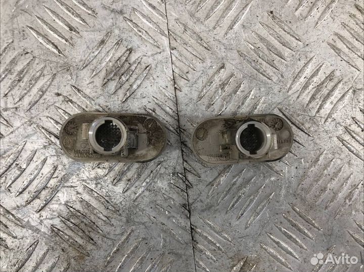 Повторитель поворота в крыло Лада Ларгус