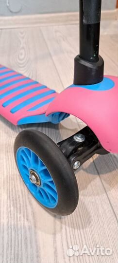 Самокат трехколесный