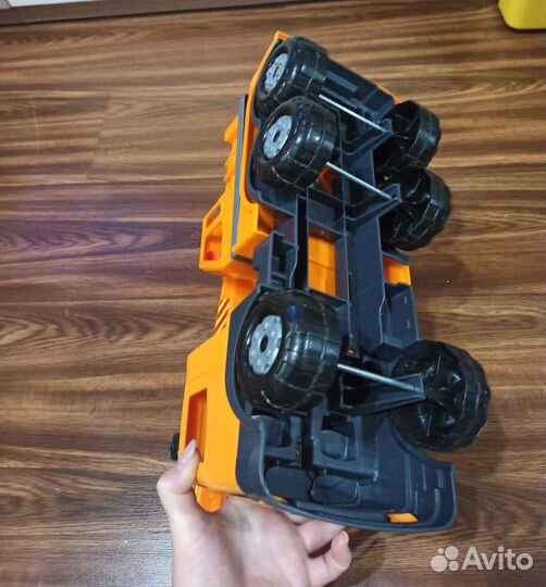 Автомобиль-кран и машинки