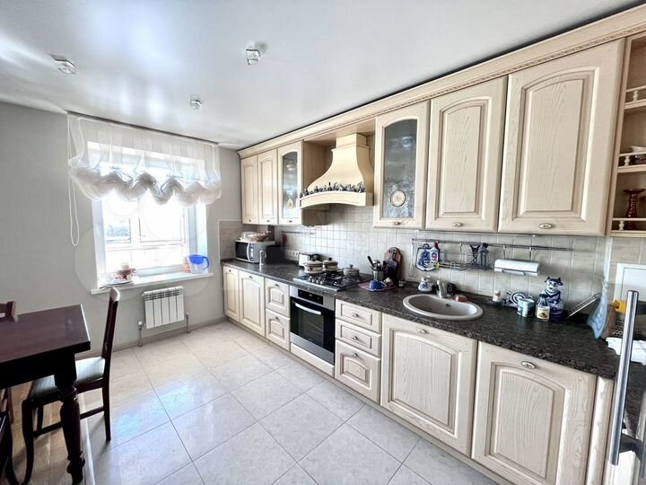 3-к. квартира, 110 м², 10/10 эт.