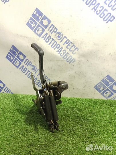 Замок спинки сиденья задний правый Toyota Avensis