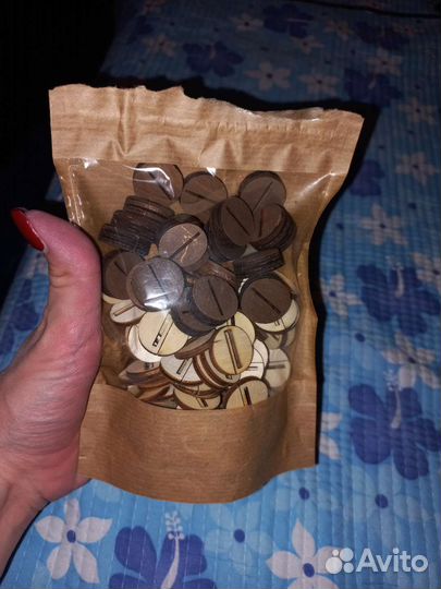 Цветные фитили и деревянные держатели для свечей