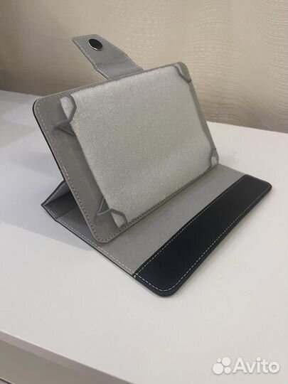 Чехол-книжка IT-Baggage ituni79-1 универсальный 7