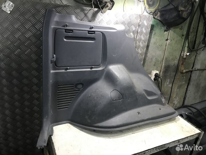 Обшивка багажника левая Toyota RAV 4