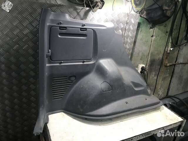 Обшивка багажника левая Toyota RAV 4