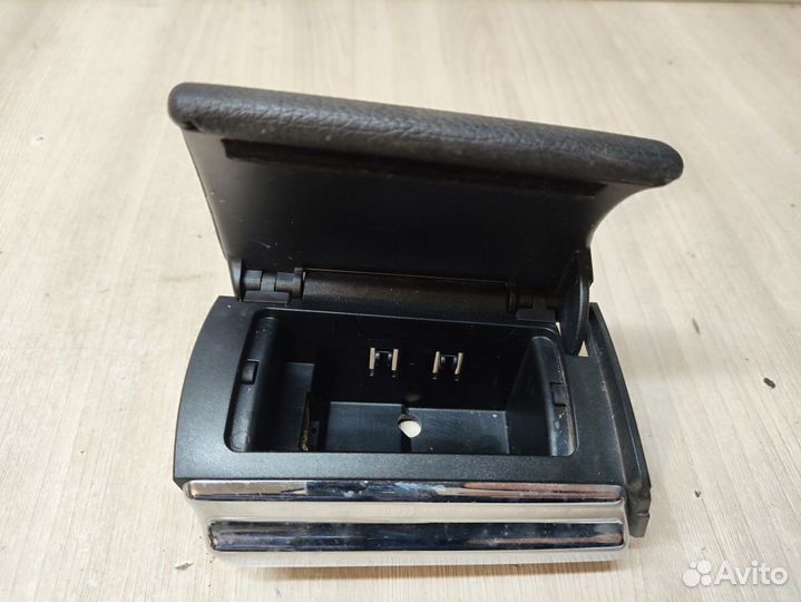 Б/У Пепельница задняя в дверь левая Mercede#001