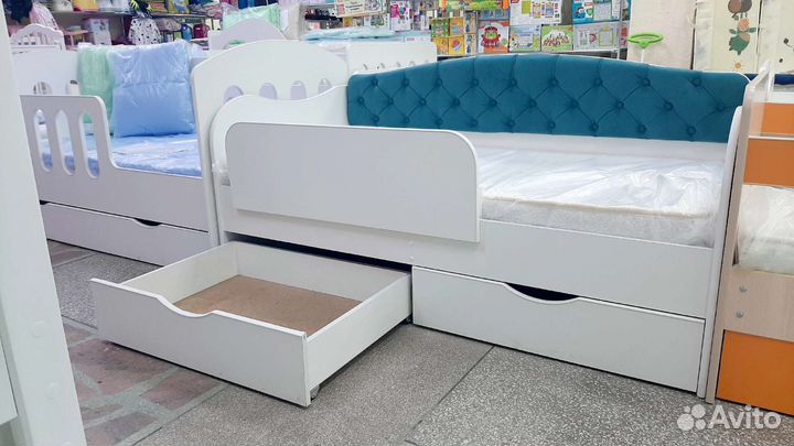 Детская кроватка с бортиками (новая)