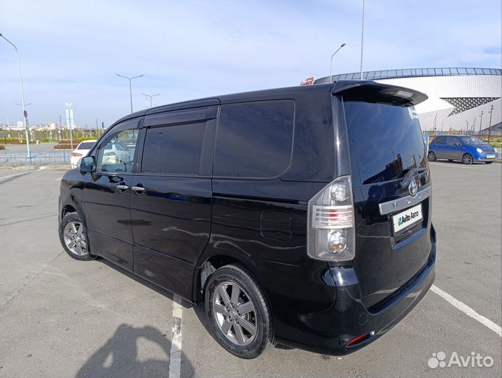 Toyota Voxy 2.0 CVT, 2009, 366 000 км