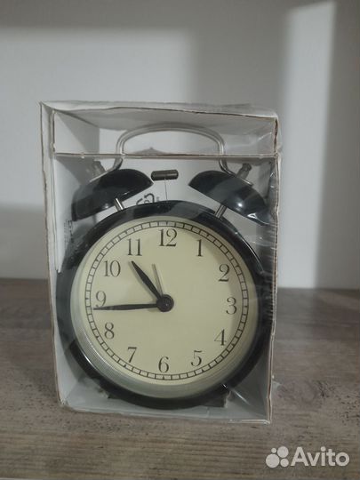 Часы будильник IKEA черные настольные