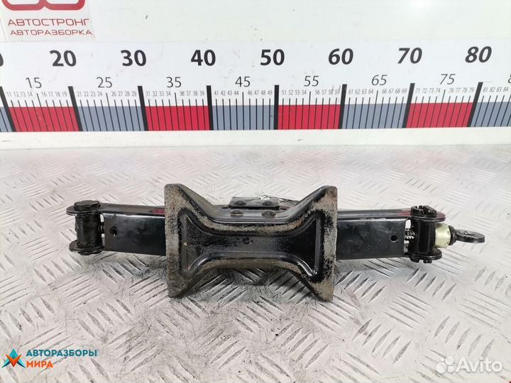 Домкрат Subaru Legacy 2 1996 97030FA070