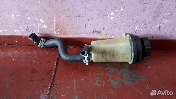 Бачок гура Форд Фокус 2 1,4- 1,6