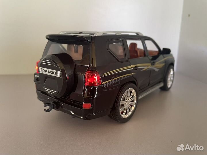 Коллекционная toyota land cruiser prado 1:24