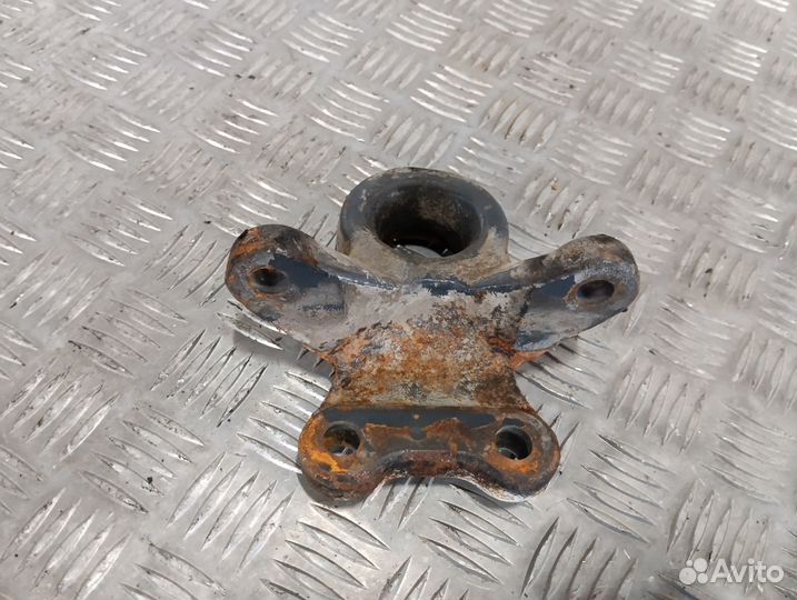 Кронштейн стойки переднего стабилизатора левый Sca