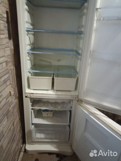 Холодильник indesit
