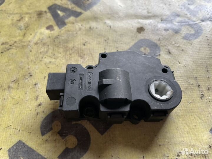 Моторчик заслонки отопителя BMW X1 E84