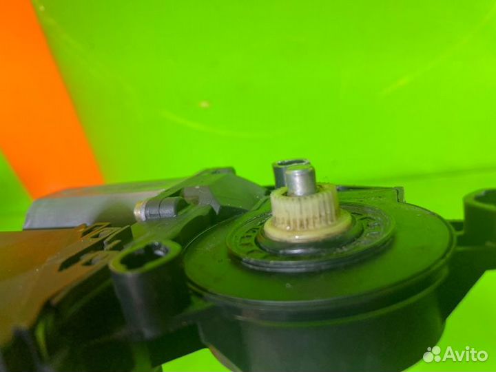 Мотор стеклоподъемника передний левый Volkswagen