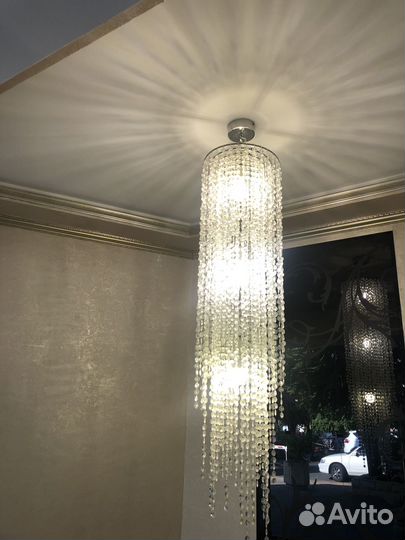 Продам люстру