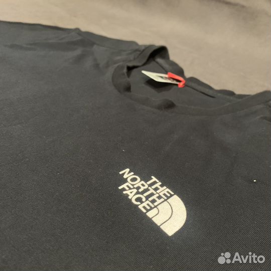 Футболка The North Face