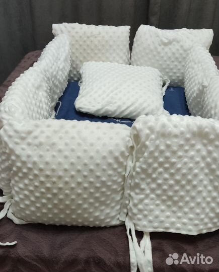 Защитный бортик для детской кроватки