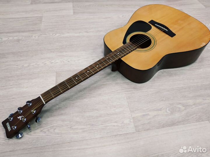Акустическая гитара Yamaha