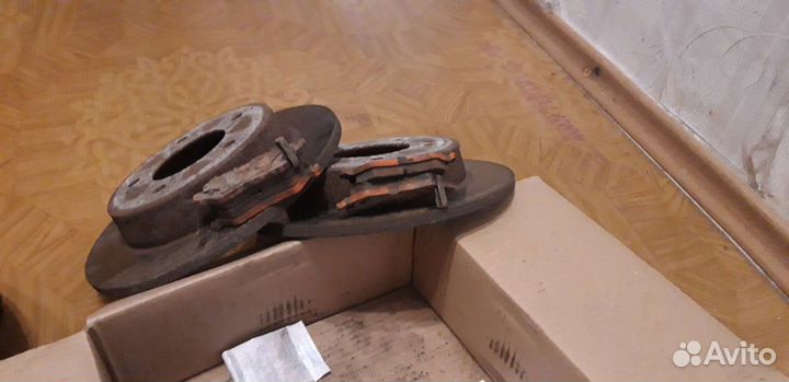 Комплект Тормозных дисков с колодками на Kia ceed