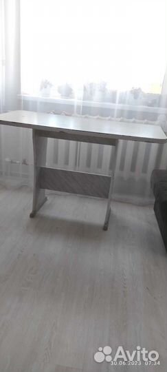 Кухонный стол