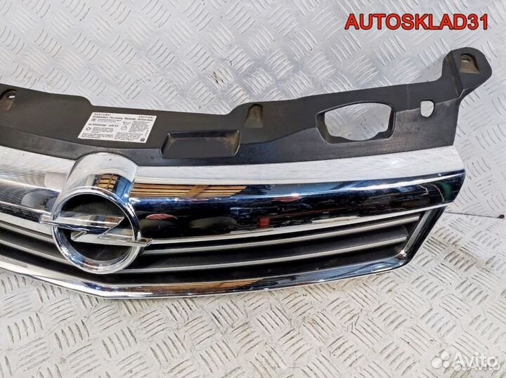 Решетка радиатора Opel Astra H 13225775 Рестайлинг