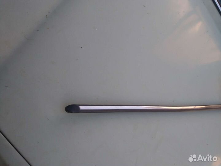 Молдинг на левое крыло на Мерседес W123