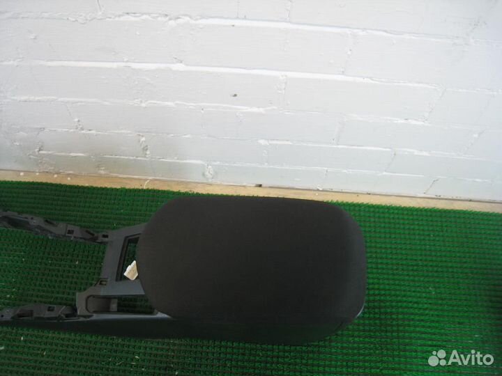 Консоль центральная с подлокотником Toyota RAV4 A